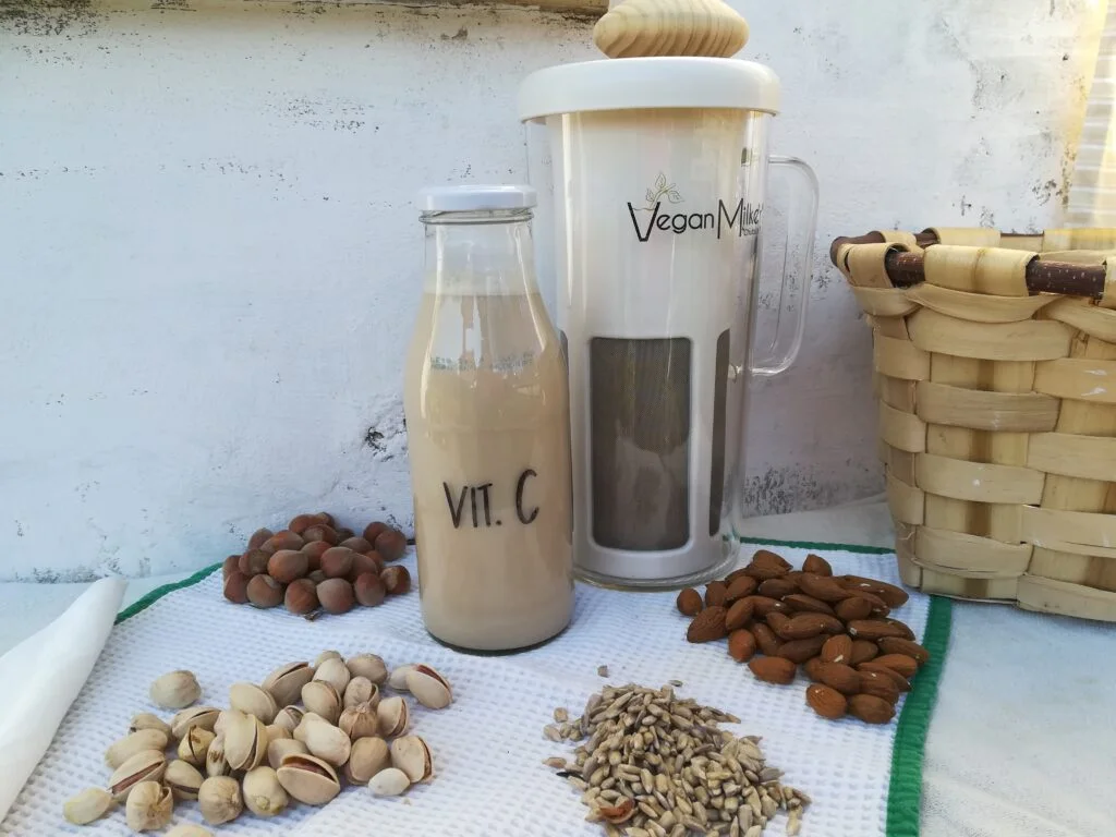 Confronto tra strumenti per fare latti vegetali - Vegan Milker